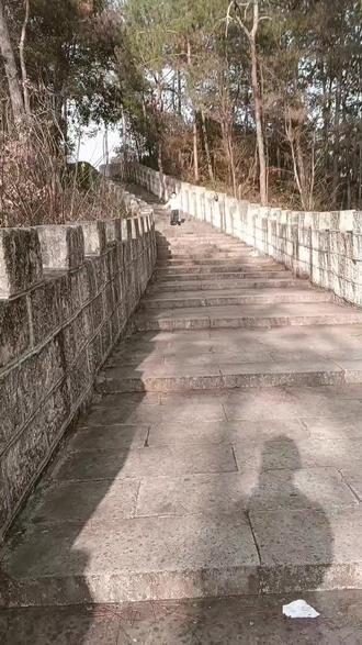 #东阳虎鹿镇 ,溪口小长城#这才是真正的爬山 #这是一种很新的爬山方式 如果想去长城,又不想去北京的,可以来这里体验一把爬长城的感觉