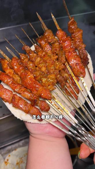 高新区的都来吃烧烤吧0.68一串这么老大,还有烧烤啤酒的套餐都太合适了#烧烤呀撸串呀 #烧烤美食
