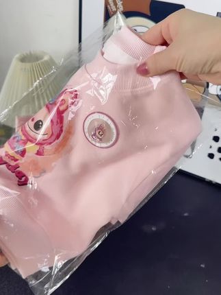 家人们快来看看这件超好看的女童卫衣,它有着萌趣可爱的卡通形象,还是拉布布的亮灯款,穿上身特别洋气!#高品质童装 #高级感穿搭 #面料柔软舒适 #谁穿谁好看 #卫衣