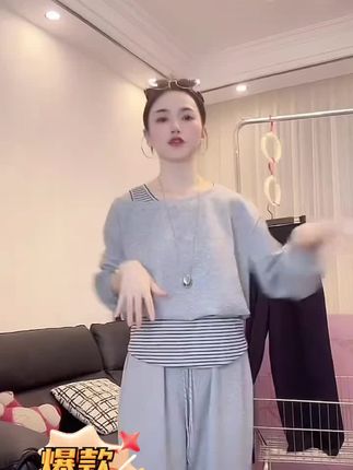 韩系学院风套装女秋季新款不规则斜肩T恤休闲裤两件套#女装穿搭 #面料柔软舒适 #休闲风 #时髦穿搭 #每日穿搭推荐