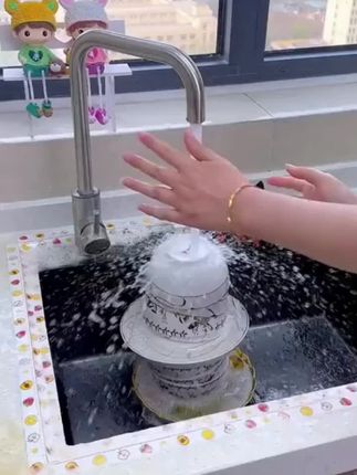 防溅水过滤器水龙头伸缩花洒旋转冲洗果蔬碗盘水槽出水细腻不飞溅 #在抖音入手的好东西 防溅水过滤花洒 9.9/3个 好用不贵 适合大部分水龙头 自带加固环安装简单 拧紧不脱落 可折叠伸缩 冷热水都可用 防溅喷头可过滤出水细腻 刷盘洗碗/清洁果蔬让您告别溅水的烦恼 多角度旋转花洒头冲洗水槽方便又好用 #防溅水龙头 #水龙头花洒 #防溅水过滤花洒 #好东西一起分享