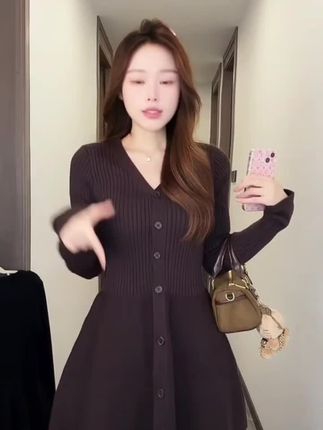 纯色设计感内搭针织短裙女秋季新款小个子四色收腰:/ 显瘦连衣裙