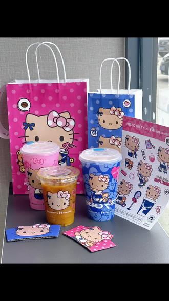 🎀 Kitty驾到!瑞幸这波黑皮限定也太萌了吧! #瑞幸咖啡 #hellokitty联名 #kitty联名周边 #kt贴纸 #咖啡kitty 💥 紧急插播一条消息!瑞幸 x Hello Kitty 联名周边库存告急! 💥
还没上车的姐妹们抓紧最后的机会!
🍎 Hello苹果茉莉 鲜爽上市,好喝不怕胖!
🎁 限定周边(贴纸/徽章/大画幅随身镜)库存正在飞速减少中...
特别是那个 99.9元拿下5张券+联名吸管杯 的超值活动,好多小伙伴都在抢!
⏰ 最后兑换时间提醒:
贴纸 5月25日 起可领;
随身镜及其他周边 5月29日 起兑换。
别让你的少女心留遗憾!趁现在还有库存,赶紧冲!🏃♀️💨