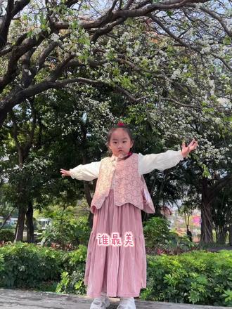 #高级短片轻松剪 #穿着汉服走天下 #我和春天合个影 中山公园的梨花开了