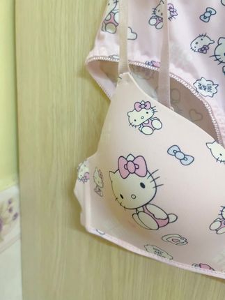 被艾特的宝速来!这套升温第一件新衣也太懂甜妹了——hellokitty套装谁能拒绝~#hello时尚季 #做个美美的小仙女 #面料柔软舒适 #贴身衣物 #hellokitty