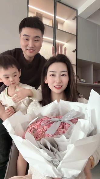 怀孕后的幸福感来自老公#一直在一起的人才值得炫耀 #情人节 #二胎宝妈 #怀孕日记 #老公的爱