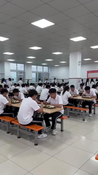 孩子,你觉得一班谁最萌#食堂 #豆包ai #我最萌