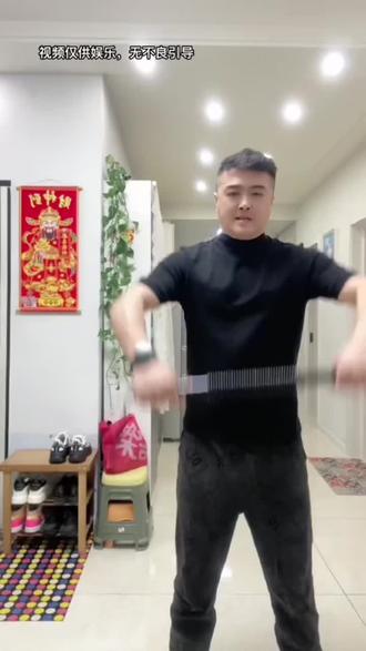 这娘们一天就说没有用的,你们看看我哪不行了?体格杠杠滴, #夫妻日常 #动作这一块拿捏死死的 #憋住不准笑