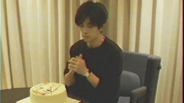 那年你18岁 一场浪漫至极的玫瑰花瓣雨#易烊千玺 #逆转时间的公式