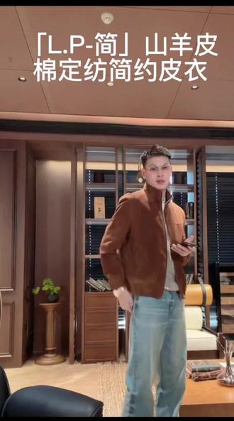 ✨这件皮衣也太显气质了吧😎
棕色皮衣+牛仔裤,高级感拉满👇
男生秋冬这样穿,回头率爆表💯#男装穿搭 #男装外套 #男装每曰分享