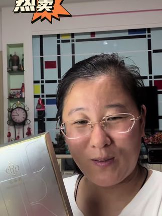 花容婷氨基酸多肽面膜,真的是我用了这么多面膜里,一直回购的,每一片里都添加了活性小分子肽。它这个膜布真的超级软糯,真的就是给脸蛋满满的安全感。敷完整个脸又透又亮,水光感拉满,简直不要太香了。#花容婷面膜 #护肤分享 #强烈推荐 #好物推荐🔥