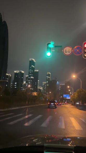 武汉过年放鞭还是禁鞭?您是支持哪个?#禁鞭 #万家灯火却都不是归属 #这座城市 #满城的灯都亮了