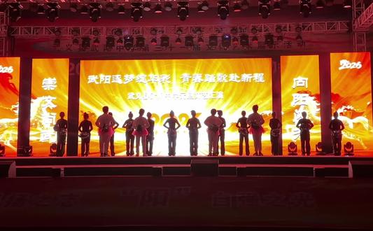 来个女团舞喜迎2026#2026你好出色 #元旦晚会 #活力校园