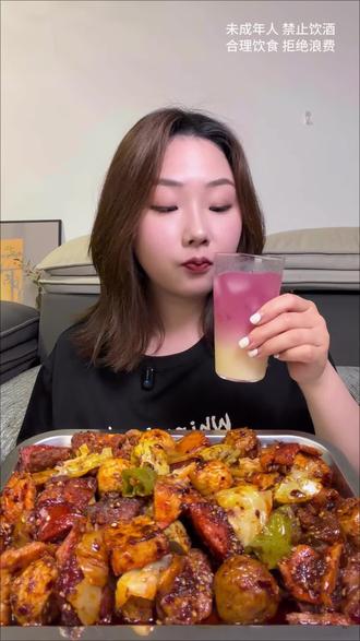 下班回家做炸串夹饼,配小甜酒!太香了吧 #美食 #vlog日常 #太香了 #干杯🍻