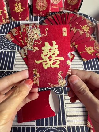 结婚红包千万不要买贵了,这个价到手的红包质量是真的好,硬卡纸的,还细闪细闪的超好看,准备结婚的姐妹快来看看吧!#结婚红包 #结婚红包系列 #婚礼必备单品 #结婚 #婚礼