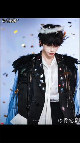 王橹杰我心疼你😢,你该走花路了#王橹杰 #追星碎片 #不理智粉丝道歉 #穆祉丞粉丝 @DOU+小助手 @抖音小助手 @DOU+上热门 @抖音创作灵感