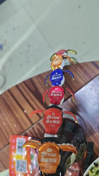 咱们也是安排上……#燕京U8#啤酒瓶盖新玩法