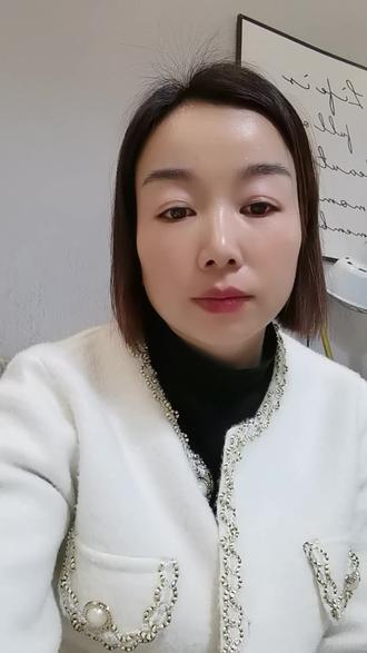 金子在摩根吾悦负一老庙称完又去万达复称时发现一节链子不翼而飞,乾昌监控全程无盲区无死角,从监控画面看就没有见过丢失的那一节链子,再去摩根吾悦调监控时发现只有一个监控能看到称的位置是在身后的左上角,但是由于店员站在那称东西 部分盲区看不见,正前方的监控完全死角,这么大大金店监控死角盲区 ,我的金子就这样不翼而飞#黄金 #偷盗者 #摩根吾悦广场