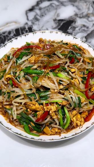 炒合菜,立春卷在春饼里可太好吃了!!#春饼 #立春咬一口春天 #炒合菜 #谁懂这一口的好吃程度 #炒合菜的家常做法