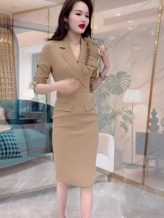 #气质连衣裙#美出高级感#谁穿谁好看@DOU+小助手
