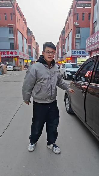 #露营车改装#五菱改装#大通改装房车
各种车型都可以改装,评论区写下您的车型我们聊聊