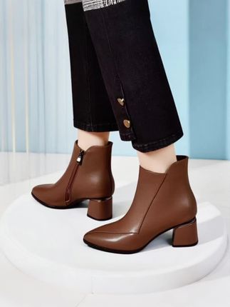 秋冬新款加绒短厚底加 #创作灵感大码真皮尖头粗跟短靴2025秋冬新款低跟百搭软皮加绒棉马丁靴##时尚高跟鞋 #不挑年龄不挑脚 #时尚百搭女鞋 @抖加🔥上热门🔥dou+🔥热点宝