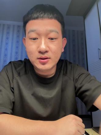 当你感觉能量不足、状态低迷时,爬山确实是个不错的“充电”方式。这不仅是一种身体锻炼,更像是一次与自然能量的深度链接,能从身心两方面给你带来积极的变化。
#vlog十亿流量扶持计划