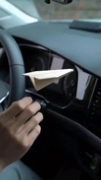 童年的纸飞机做成香薰飞进你长大后的爱车里,这款纸飞机香薰让每一个坐进你车里的人都忍不住想要去撩动#车载香薰 #汽车好物 #车载摆件 #汽车用品 #车载好物