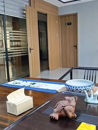 喝茶的朋友都没有…心里慌的很……