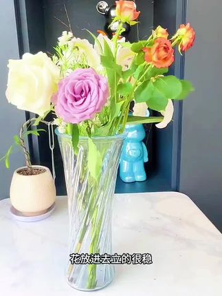 家里有花的姐妹可以入手两个30公分的玻璃大#花瓶小蛮腰大外观,#鲜花瓶插花