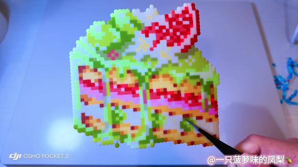 挑战做100个拼豆💪 53/100:晴王茉莉西柚三角蛋糕(图纸cr🍠 @钢铁猪咪)
颜色太复杂了 真的拼的要鼠 眼睛都花了 但是特别好看呀贝贝们
#拼豆 #我染上了拼豆 #挑战做100个拼豆 #拼豆豆 #手工diy