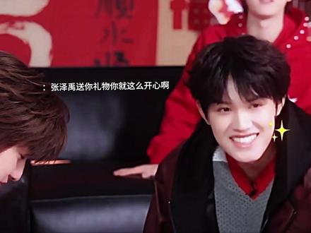 队友都在带头嗑!没有不嗑极禹的义务!#极禹 #张极张泽禹 #TOP登陆少年