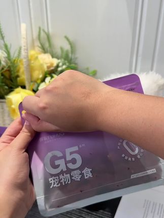 给家里的毛孩子准备这样水晶肠吧,作为零食奖励一口一个!#宠物零食 #萌宠成精了 #宠物