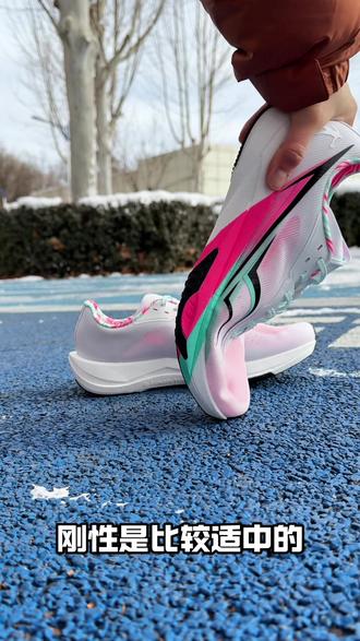 自带黑科技⁉️离心加速,弯道超车太稳了⁉️ 直道快倒是没事可稀奇了啊,但是弯道快才是真正的快啊兄弟们,听说这双跑鞋自带黑科技居然能实现弯道超车到底怎么个事呢?感兴趣的兄弟们可以来看看我的实测分享哦~#跑鞋 #跑步 #马拉松 #学生党 #体育生