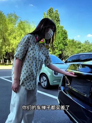 #创作灵感 汽车除尘掸子有车的朋友一定要备一个这样的除尘掸子,静电除尘,干湿两用,让车子每天保持干净清洁,刷杆可伸缩,太方便了@巨量千川 @DOU+小助手