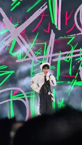 他们希望我向左,但是我适合往东,周深你这填词真的直击我心
#周深 #周深深深的 #周深深圳演唱会 #逃开夜幕