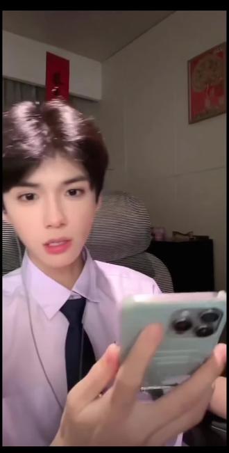 铮啊自己一个人的时候也那么有节目吗@何秋亊 #何秋亊 #做主播哪有不疯的