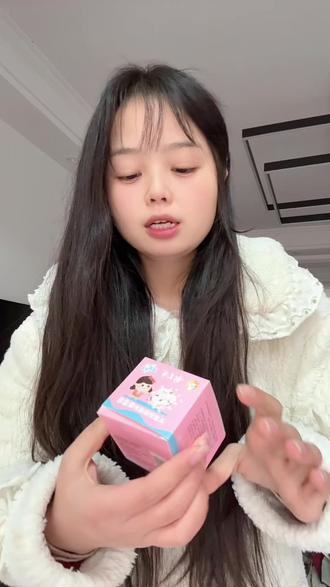 郁美净的儿童面霜从小用到大,一直超信赖这个品牌。从菲律宾回来脸特别干的时候第一时间想到它。它也没有让我失望超级好用有便宜!#强烈推荐 #自用好物分享 #好物推荐🔥 #郁美净儿童霜 #郁美净