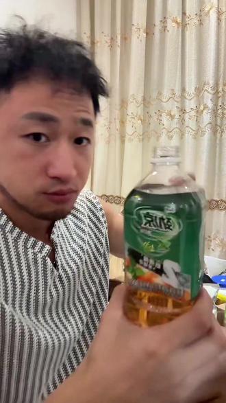 科比配色那款冰红茶在这个面前就是弟中弟了,特别凉爽#饮料测评 #夏天都喝什么? #夏天必备饮品 #夏天喝到爽 #冰红茶