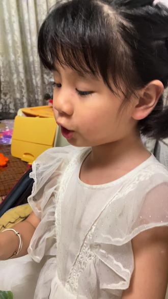 幼儿园的老师手是真巧,短发也能辫好看的辫子#幼儿园 #幼儿园手工