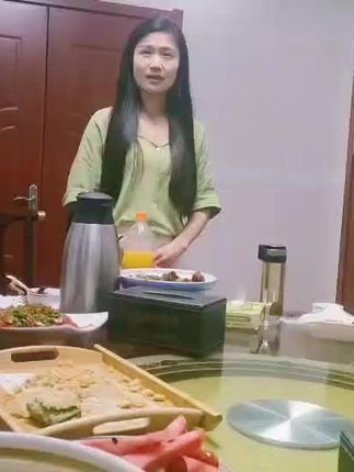 严派弟子吴云老师现场清唱黄梅戏《董郎前面匆匆》 前段时间跟戏友去当涂玩,有幸认识了吴云老师,而且还欣赏到吴老师唱的这段《董郎前面匆匆》,视频一直保存#原创视频 着,看到这么多网友也跟我一样这么喜欢黄梅戏,所以就分享给大家