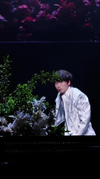 感受一下ade老师的舞蹈solo 给咱帅气的ade老师@Ade 也拍了段舞台直拍😋特别喜欢ade老师编的舞 希望以后和奇小然一起合作更帅的作品呀
#奇然沈谧仁演唱会 #现场版live感受