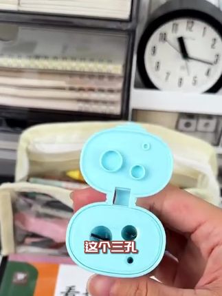 告别削笔频繁倒屑! 得力三孔卷笔刀,大容量轻松装,大孔适合小学生用,多功能刨笔超顺畅,简约设计不占地 #不频繁倒屑 #顺畅刨笔 #不占地