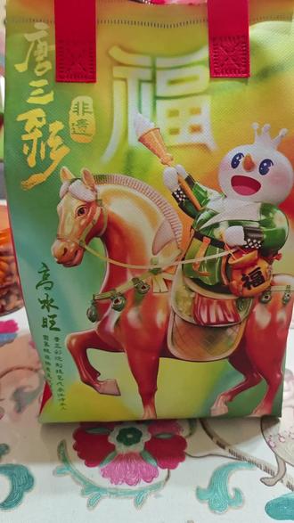 不愧是雪王,唐三彩冰箱贴好好看!!许愿粉色~#蜜雪冰城唐三彩 #冰箱贴 #欧气 #盲袋