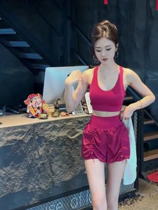 #运动穿搭 #运动女孩 #瑜伽服搭配 #辣妹穿搭 #秀出好身材