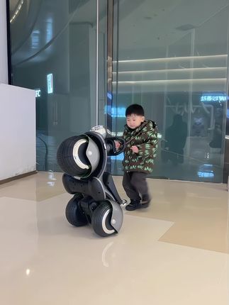超炫酷的#儿童电动哈雷摩托车 可遥控可自驾,孩子骑上又酷又拉风#人类幼崽可爱瞬间 #萌娃骑车开心玩耍 #人类幼崽