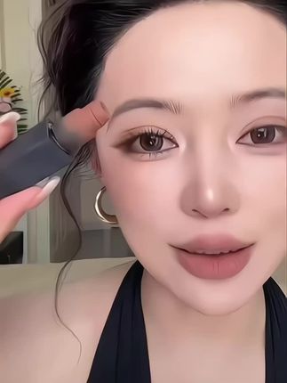 卡梅拉新品雾面哑光口红,很高级!不挑皮!黑黄皮北鼻们闭眼入!怎么涂都好看真的爱疯了!!!#哑光唇釉 #口红试色 #卡梅拉口红 #好物推荐🔥 #大容量唇泥