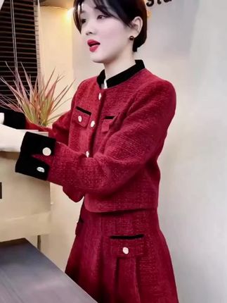 这个套装高端大气上档次,显瘦显高挑,遮肚子,洋气减龄,真的谁穿谁好看,面料柔软又厚实,穿的时间很长,真的物美价廉。#小香风两件套#秋日韩系穿搭走起 #时尚潮流穿搭#美出高级感 @巨量千川