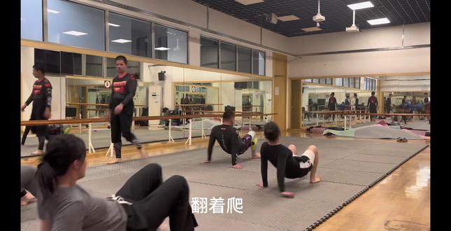 用倍速打开柔术课热身 #巴西柔术 #上海交通大学 #日常训练 #初学者 #综合格斗