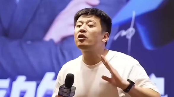 非常喜欢这段演讲,分享给身边的朋友~#演讲 #励志 #张雪峰 #加油